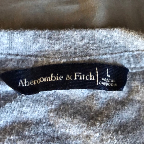 Abercrombie and Fitch T-shirt - Picture 2 of 3